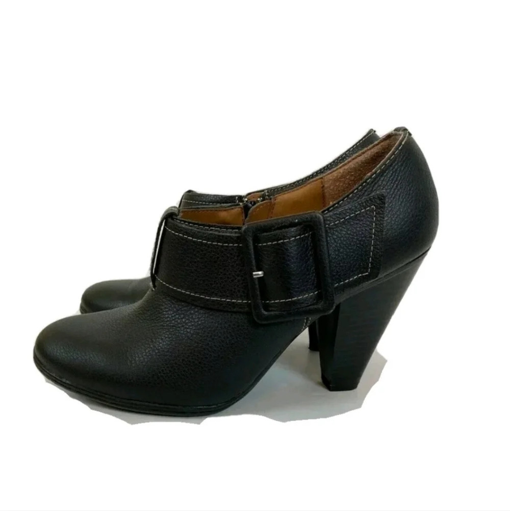 SoftShoe By Medicus Womens Upper Leather Black Boot Style Side Buckle Shoes. 11M
